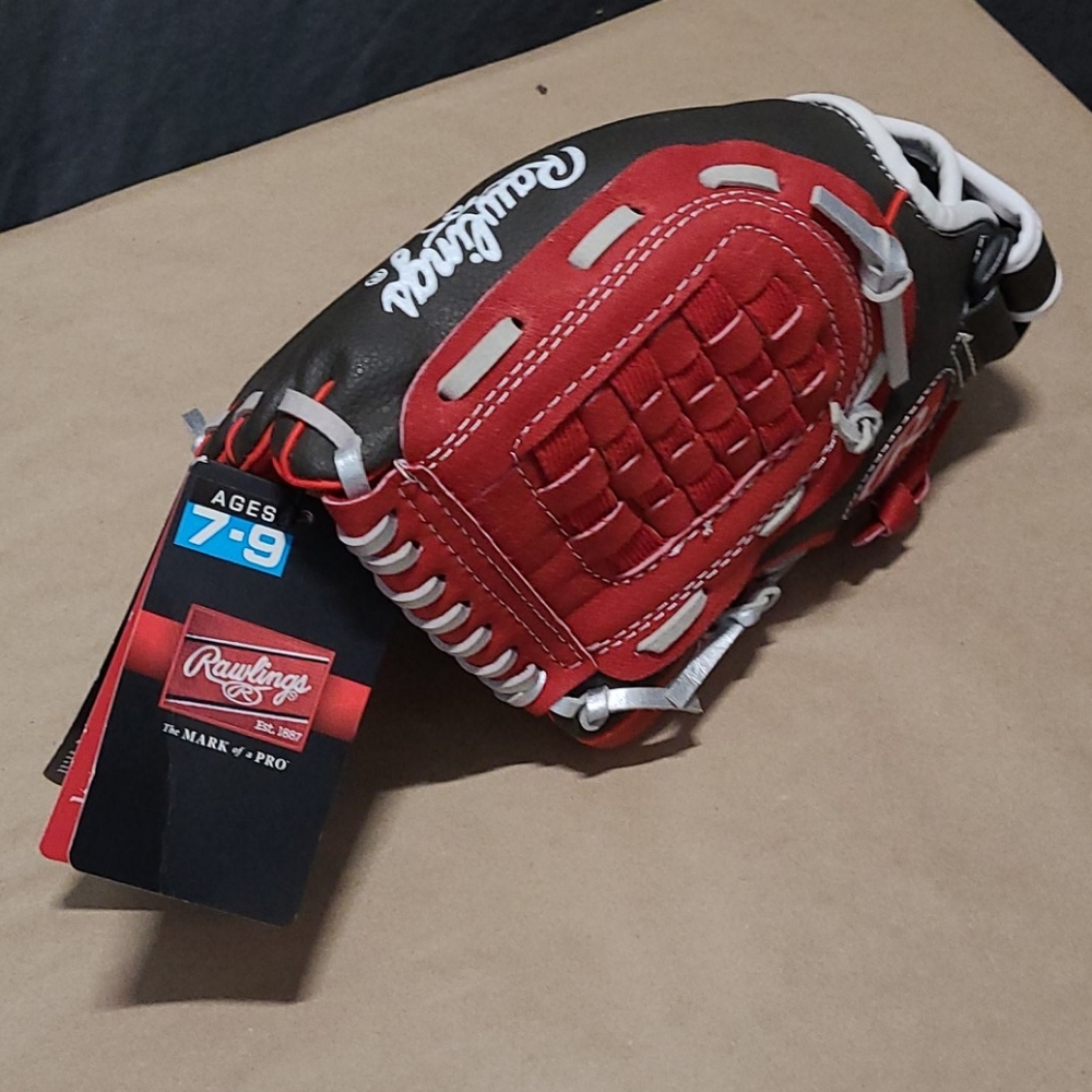 NWT RAWLING'S Kids LEFT  baseball glove (glove is for right hand)